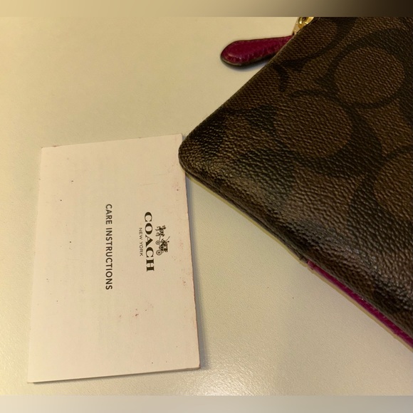 Authentic Coach Corner Zip Wristlet In Brown Signature Canvas with Magenta Strip - Picture 11 of 12
